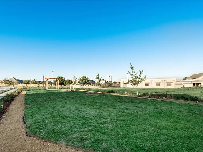 5827 Rivendell Dr — Photo 22