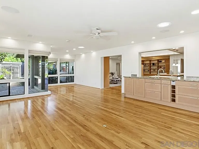 8635 Cliffridge Ave — Photo 15
