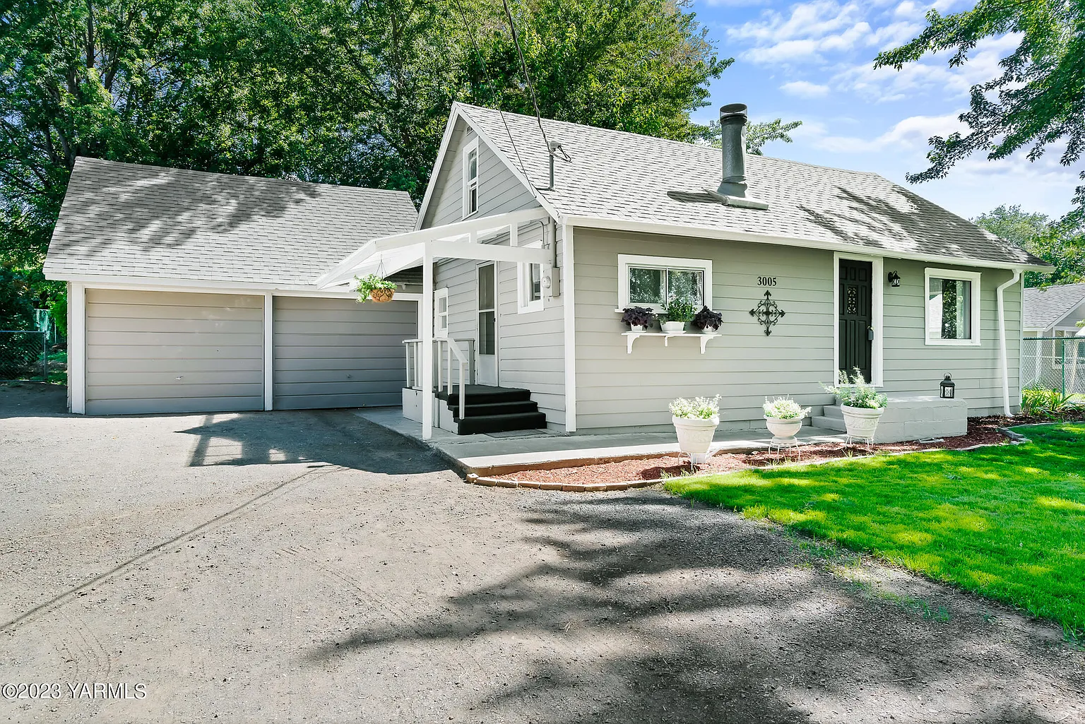 3005 Butterfield Rd photo 1