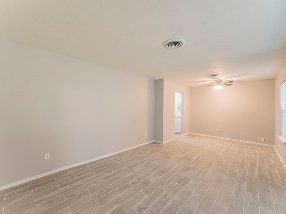 5th image of 6925 Wycliff St