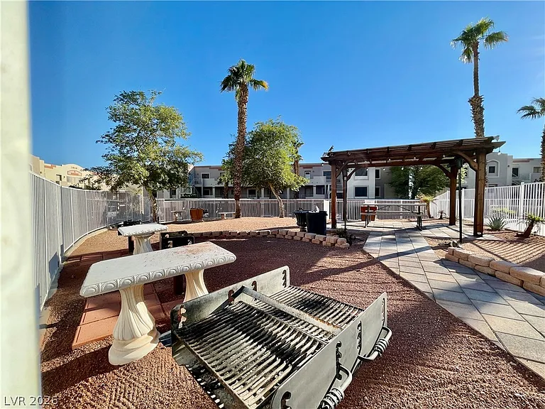 2040 Mesquite Ln #104 — Photo 9