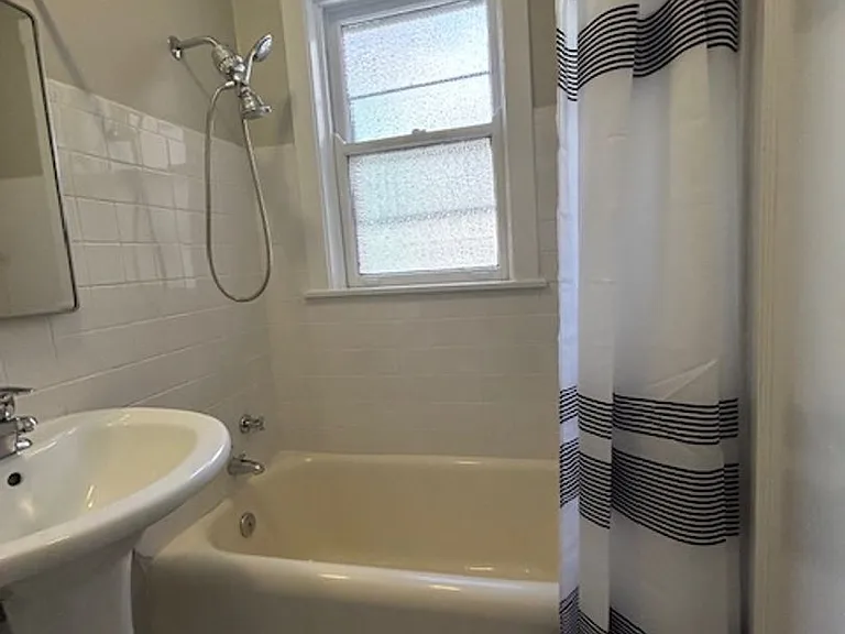 1601 W Thome Ave #2G — Photo 8