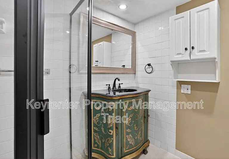 1101 N Elm St #104 — Photo 26