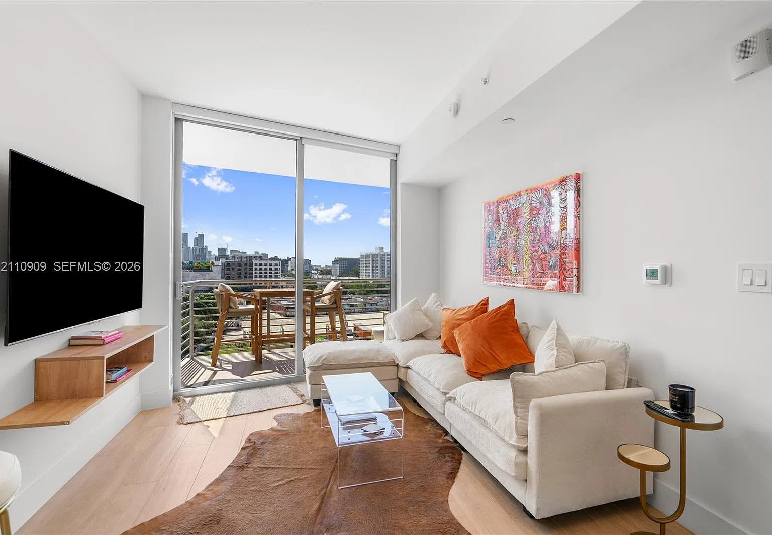 2 bed, 2.0 bath, 873 sqft, $5,950 — Photo 2