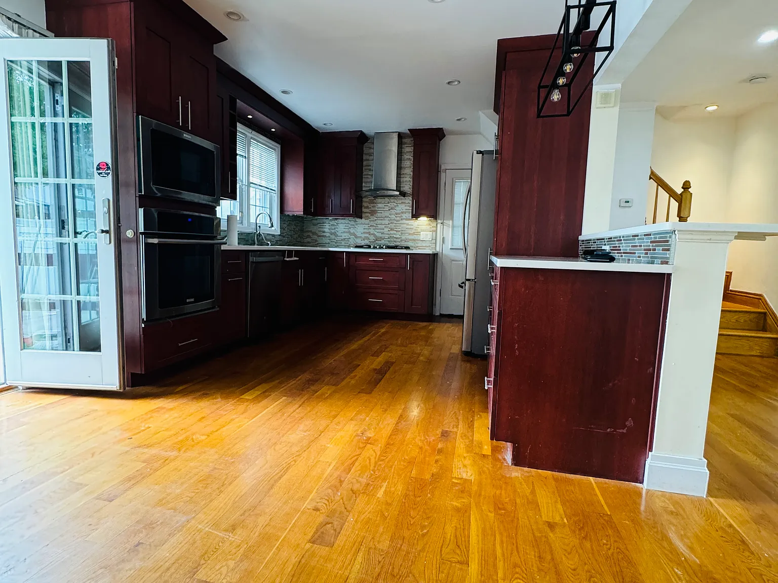 3 bed, 1300 sqft, $3,990 — Photo 3