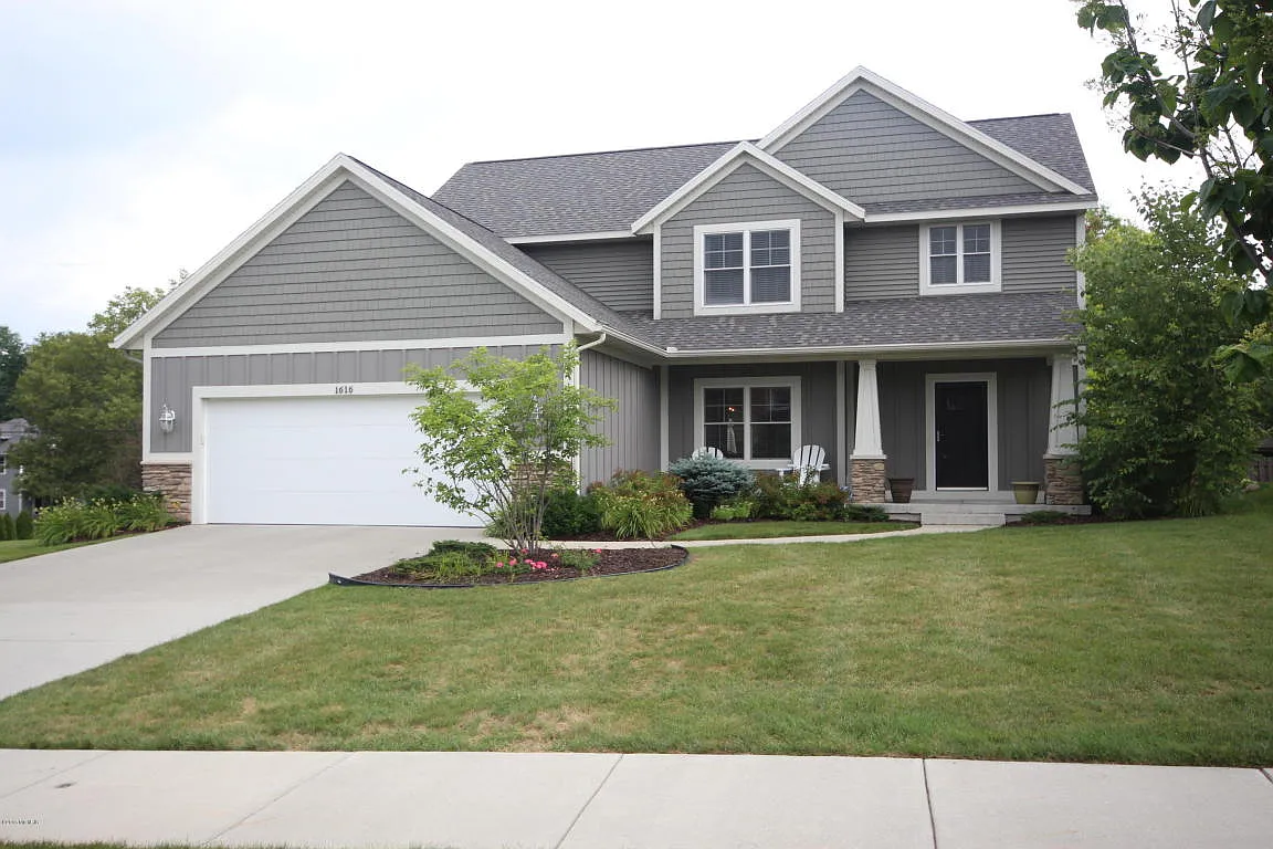 1616 Amberley Ct SE photo 1