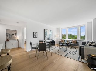 3116 City Pl, Edgewater, NJ