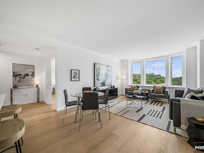 3116 City Pl, Edgewater, NJ, 07020
