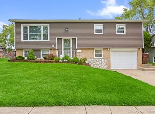 5840 Victoria Dr, Oak Forest, IL 60452