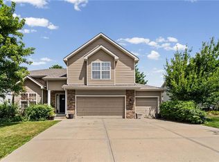 10201 N Willow Ave, Kansas City, MO 64157