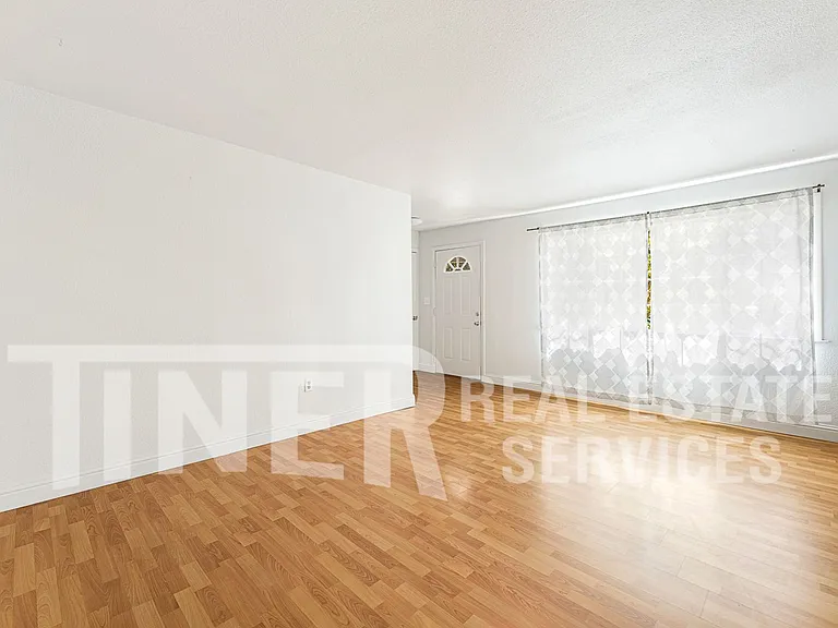 1436 Carrie St — Photo 2