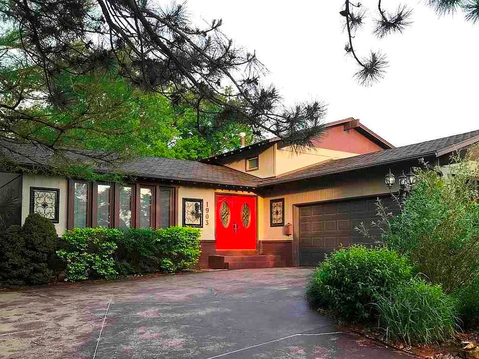 1903 Burr Pkwy, Dodge City, KS 67801 Zillow