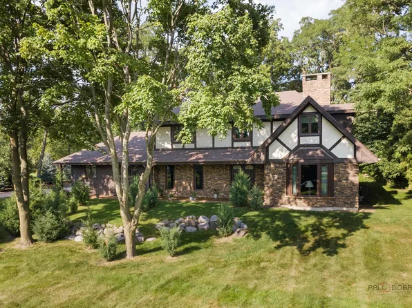 27941 W Lakeview Dr N, Lake Barrington, IL 60084