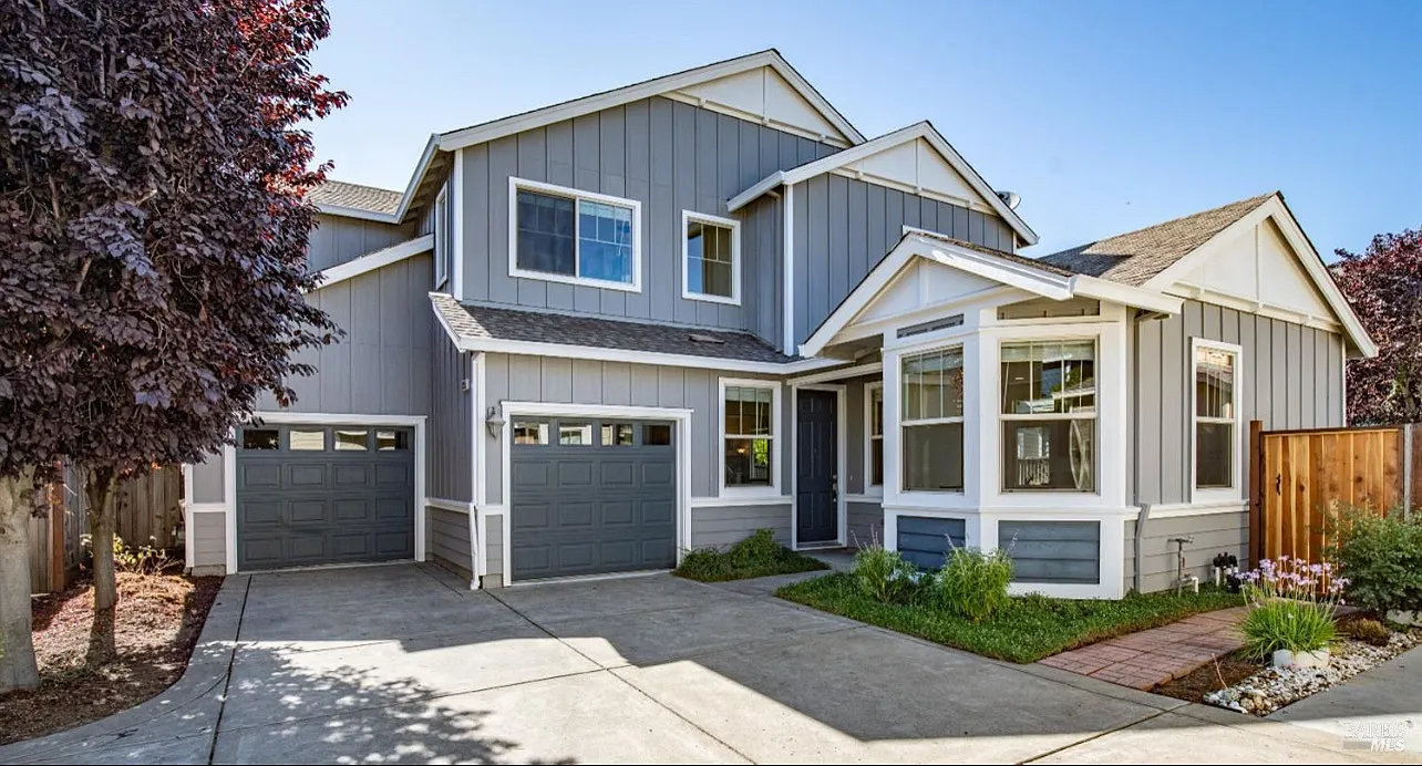 4 bed, 2098 sqft, $4,200 — Photo 1