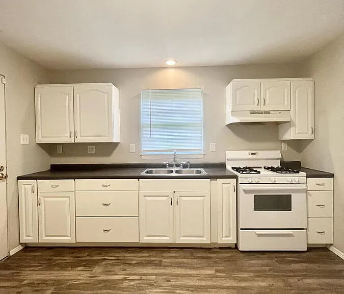 719 N Middle St — Photo 10