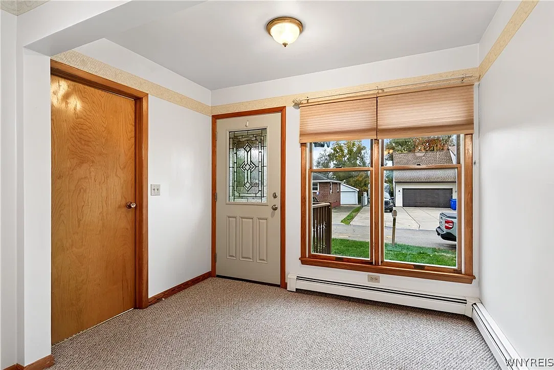 2 bed, 1.0 bath, 1372 sqft, $1,700 — Photo 4