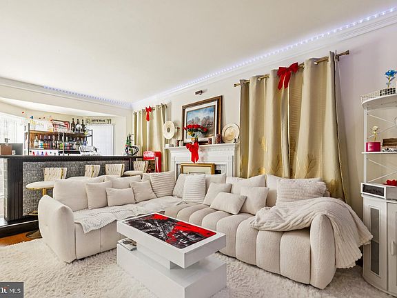 4th image of 308 Ben Neuis Pl