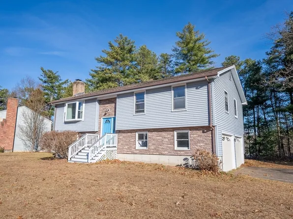 11 Kania St, Easthampton, MA 01027