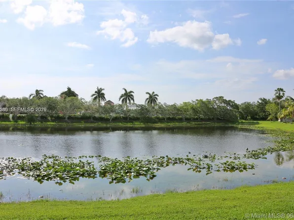 370 Carrington Dr, Weston, FL 33326