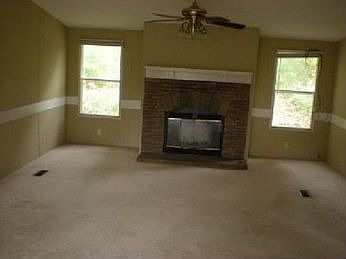 2nd image of 1818 Lakewood Dr