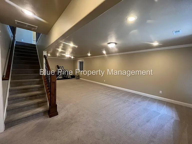 340 Chateau Dr #1 — Photo 21