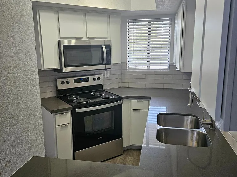 935 N Granite Reef Rd #126A — Photo 7