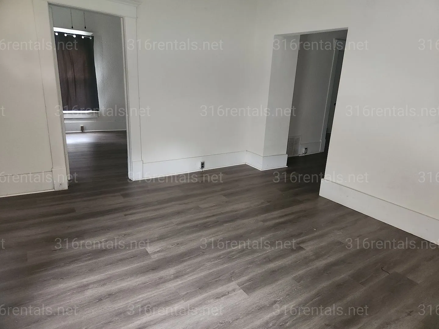 $1095- 3 bedroom / 2 bathroom - Single Family Home — Photo 3