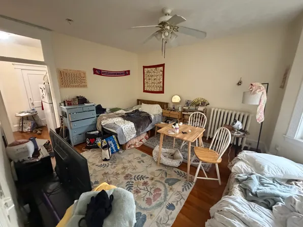 1318 Commonwealth Ave APT 14, Allston, MA 02134