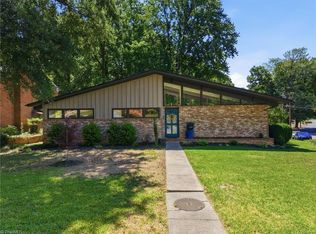 2607 Woodview Dr, Greensboro, NC 27408