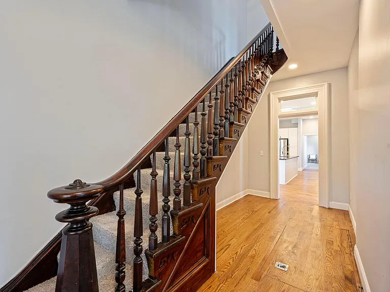 150 N Oak St — Photo 6
