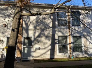 1956 Huntington Blvd, Hoffman Estates, IL 60169