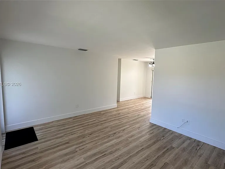 5110 SW 106th Ave — Photo 5