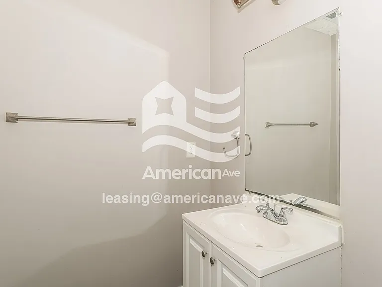 1524102_009_bathroom_13.jpg