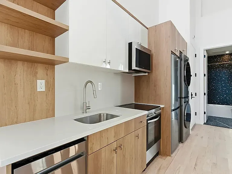 376 Montgomery St — Photo 5