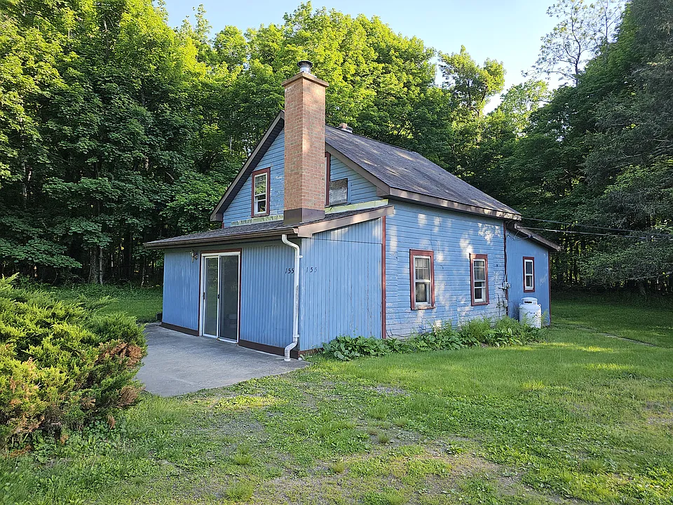 School House Ln