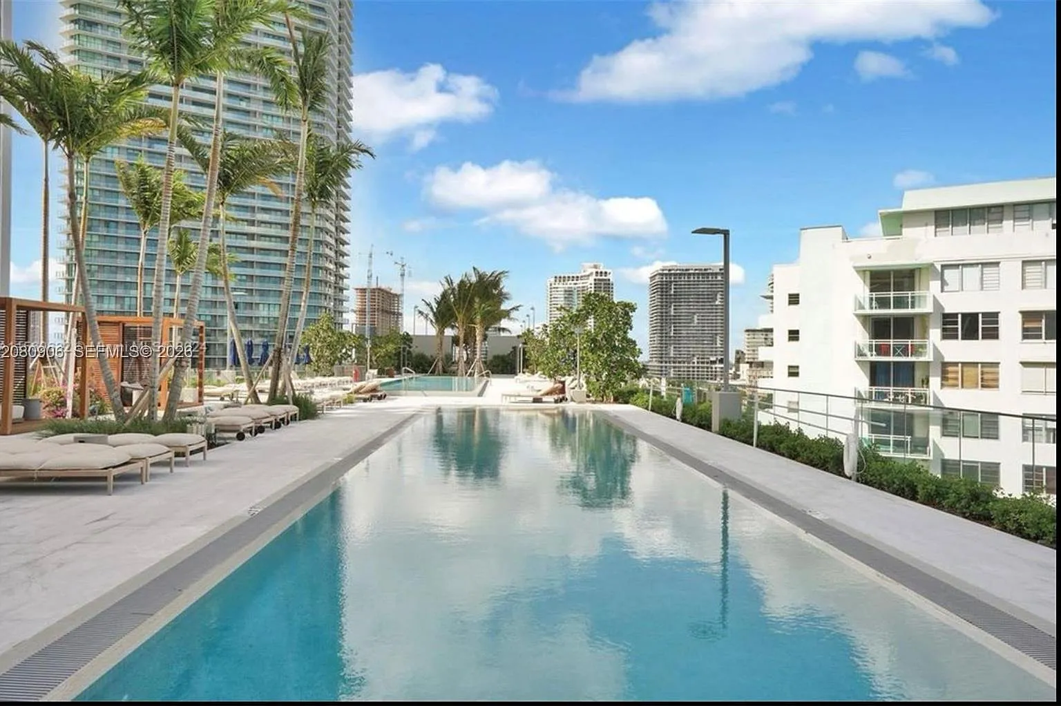 One Paraiso Condo — Photo 1