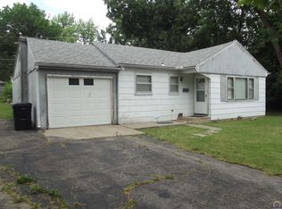 2305 SW Seabrook Ave, Topeka, KS 66614