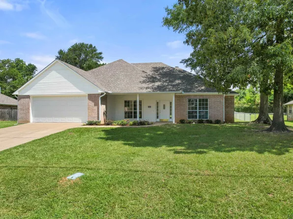 591 Briarwood Dr, Gladewater, TX 75647