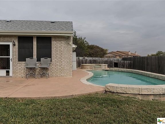 4th image of 302 W Blancas Dr