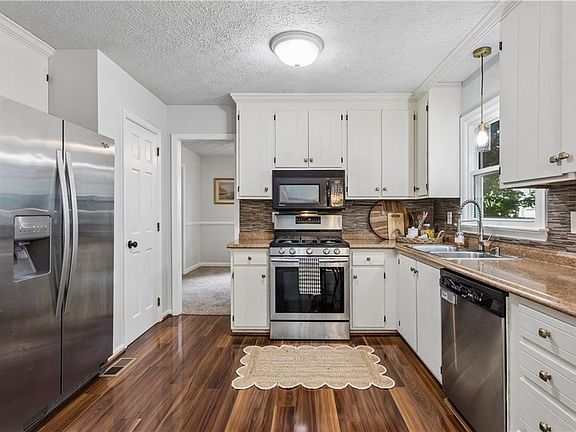 5th image of 934 Elton Hall Cir