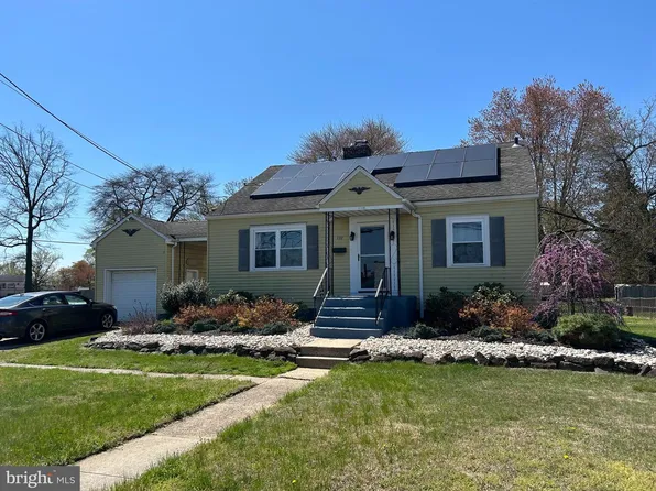 332 S Fellowship Rd, Maple Shade, NJ 08052