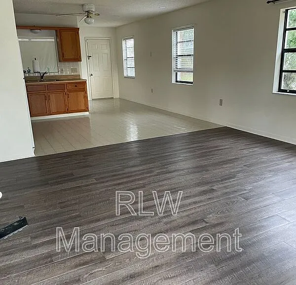 44 S Kentucky Ave — Photo 13