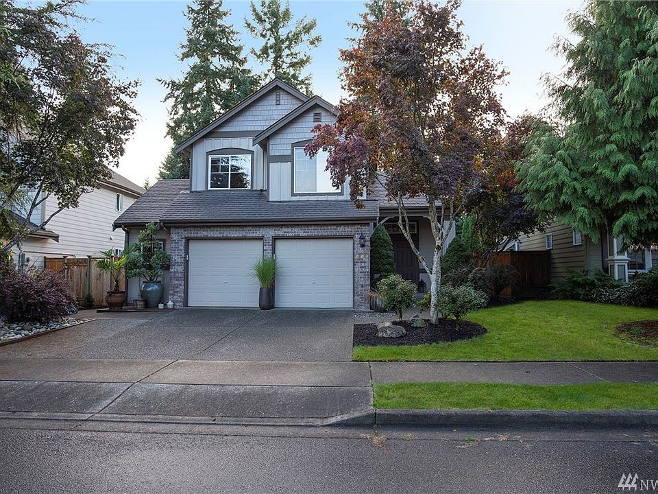 Incredible, Schneider-built home in sought-after Valley Green neighborhood featuring sidewalks and private community park!  This home is minutes to local parks, shopping, and freeways AND an easy stroll (or bike!) to local shopping center ~ easy motivation to get outside and get moving! 
