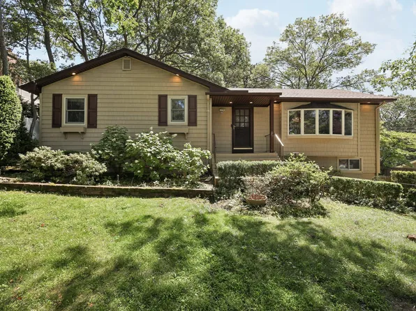 65 Winston Drive, Smithtown, NY 11787