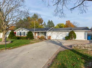 54466 Faye Dr, Osceola, IN 46561