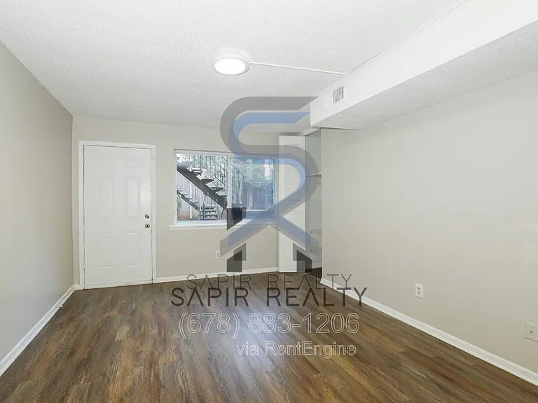 3300 College St #5 — Photo 3