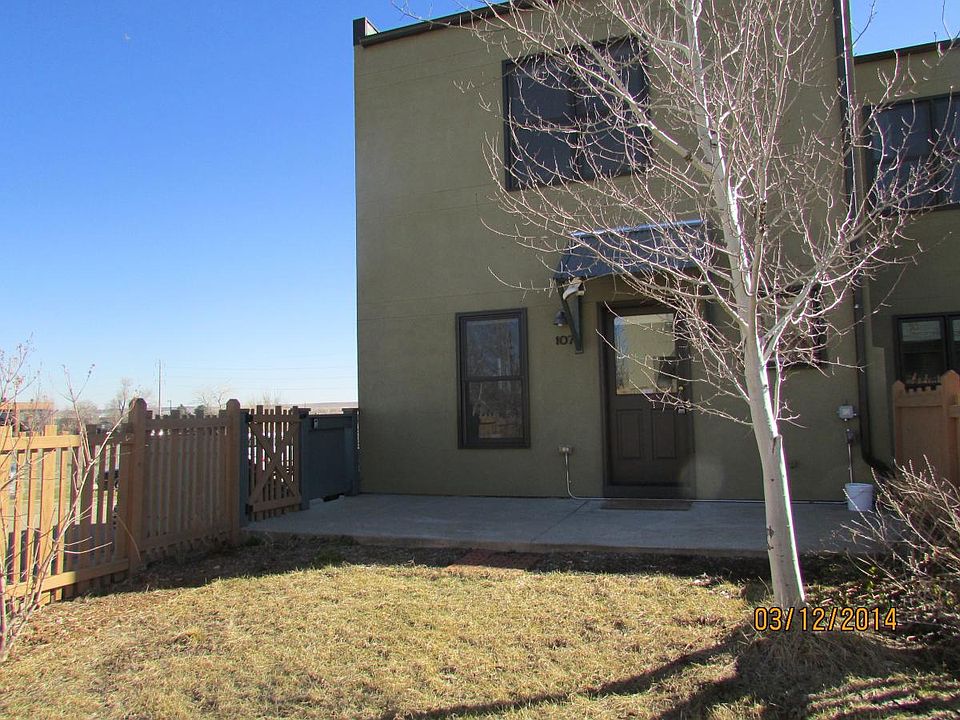 Front of condo and yard