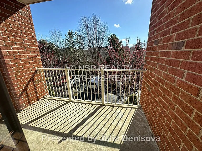 2-20 Itasca Pl #420 — Photo 28