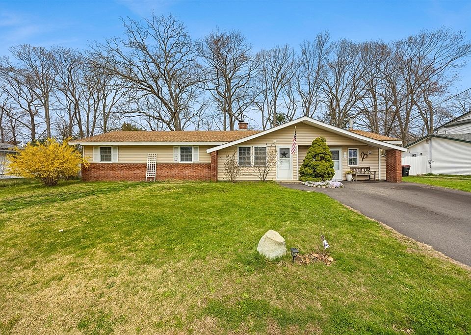 1st image of 172 Lisa Dr