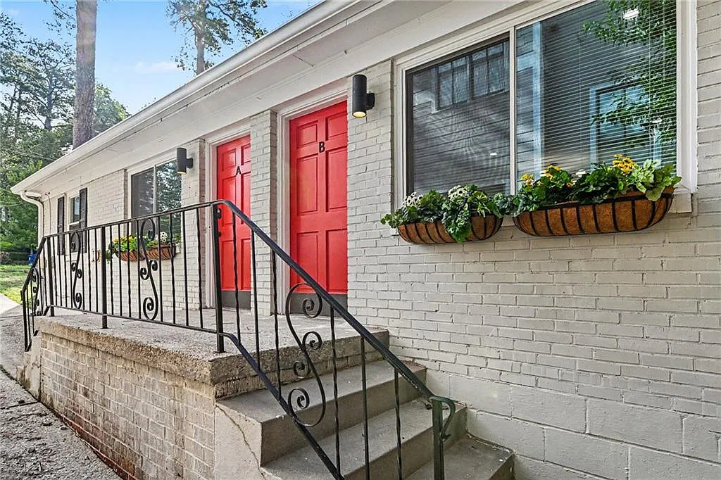 2 bed, 1.0 bath, 816 sqft, $2,350 — Photo 1